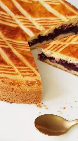 Gâteau basque à la cerise