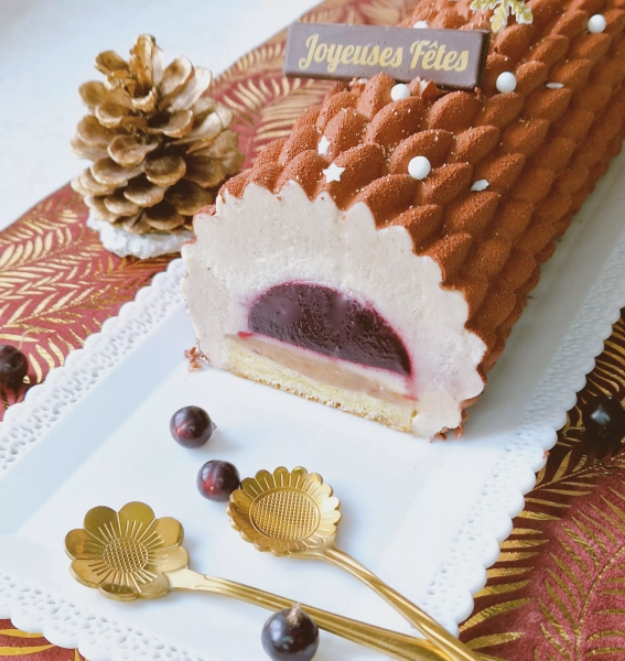 Bûche aux marrons et au cassis