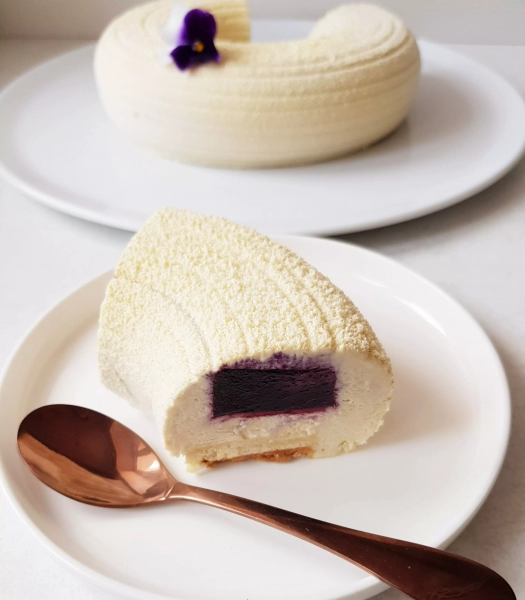 Entremet myrtilles et amandes