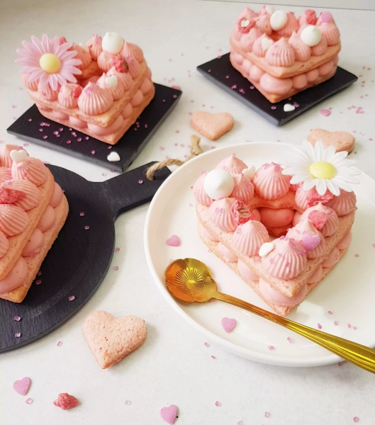 Symbole cake aux pralines roses