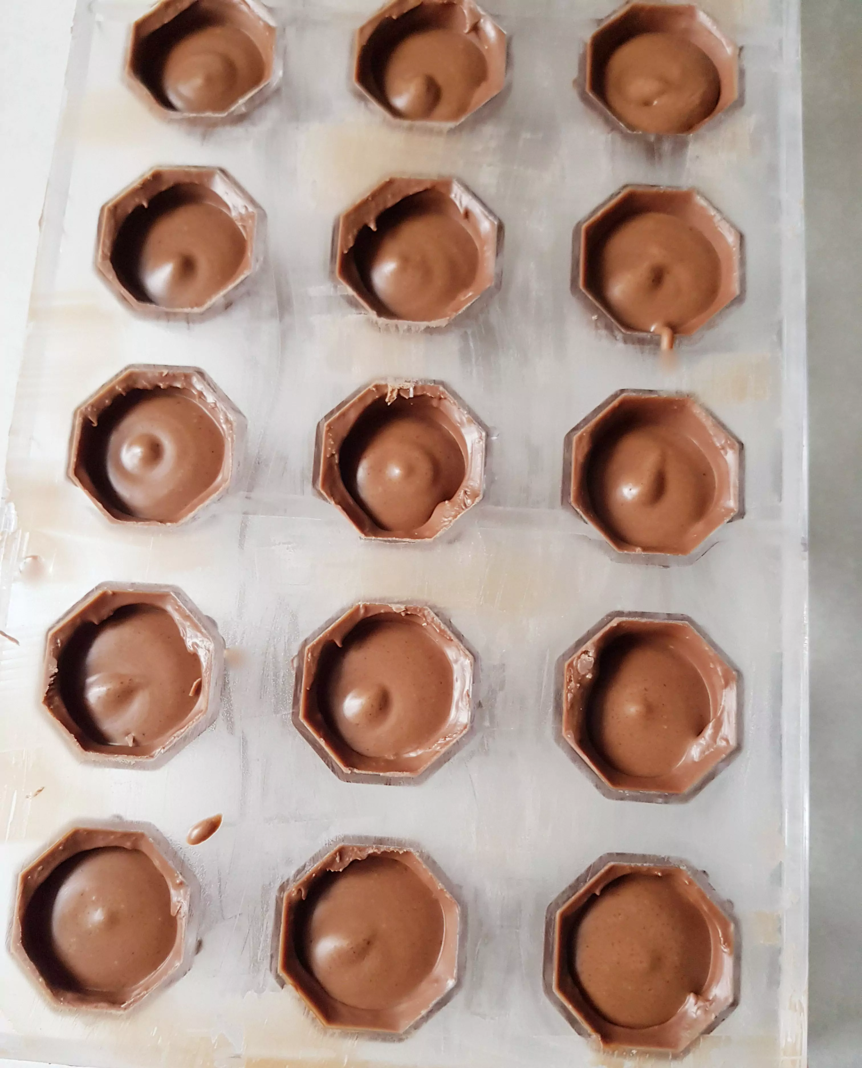 Pour les chocolats noir praliné